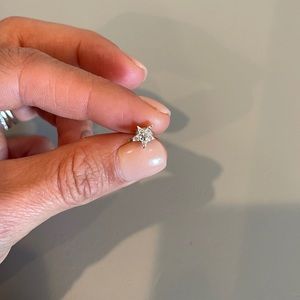 Noemie star earring.